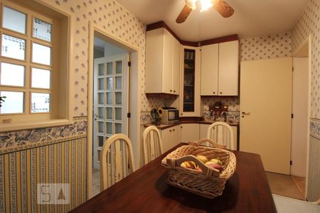 Apartamento à venda com 260m², 4 quartos e 2 vagasCozinha