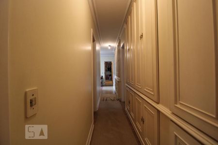 Apartamento à venda com 260m², 4 quartos e 2 vagasCorredor