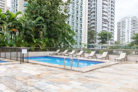 Apartamento à venda com 250m², 3 quartos e 3 vagasÁrea comum - Piscina