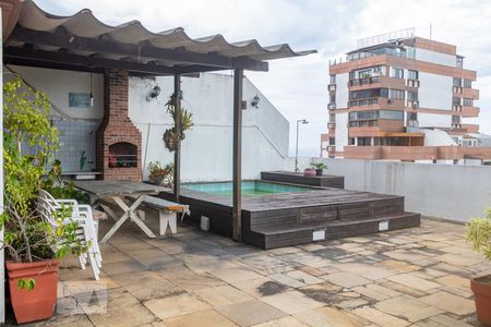 Apartamento à venda com 250m², 3 quartos e 3 vagasCobertura