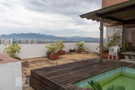 Apartamento à venda com 250m², 3 quartos e 3 vagasCobertura