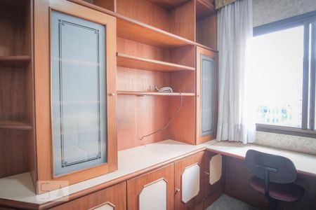 Quarto 1 de apartamento para alugar com 3 quartos, 110m² em Água Verde, Curitiba