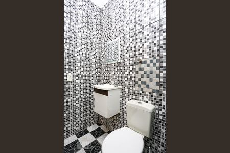 Banheiro de casa para alugar com 1 quarto, 15m² em Parque Pinheiros, Taboão da Serra