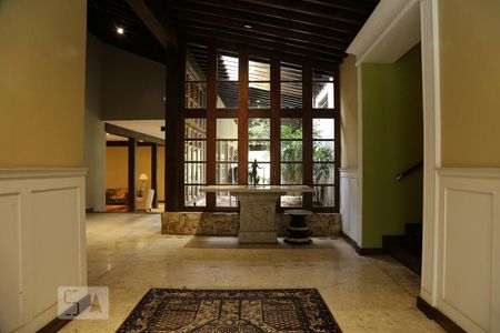 Hall  de casa à venda com 5 quartos, 1000m² em Fazenda Morumbi, São Paulo