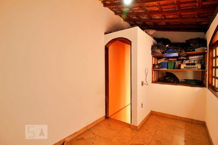 Casa à venda com 185m², 3 quartos e 2 vagasEscritório