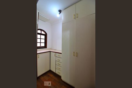 Casa à venda com 185m², 3 quartos e 2 vagasCloset