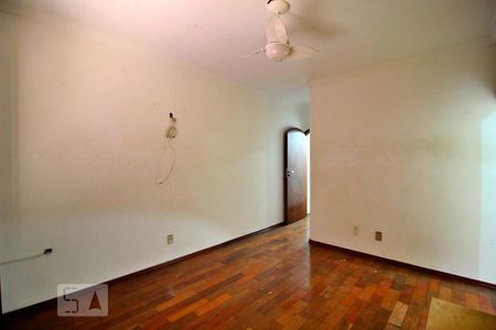 Casa à venda com 185m², 3 quartos e 2 vagasQuarto Suíte