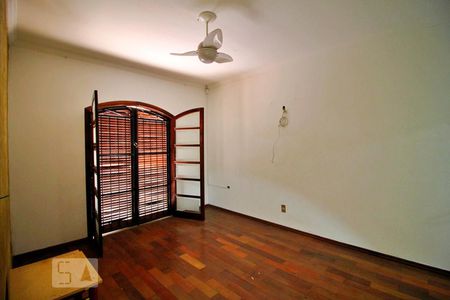 Casa à venda com 185m², 3 quartos e 2 vagasQuarto Suíte