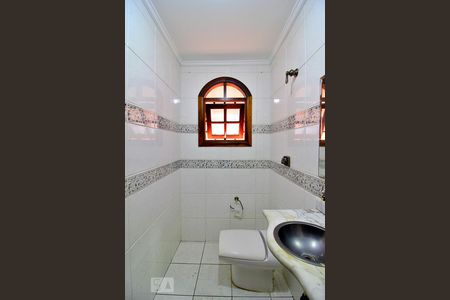 Casa à venda com 185m², 3 quartos e 2 vagasLavabo