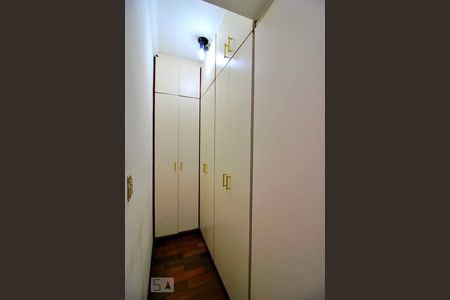 Casa à venda com 185m², 3 quartos e 2 vagasCloset