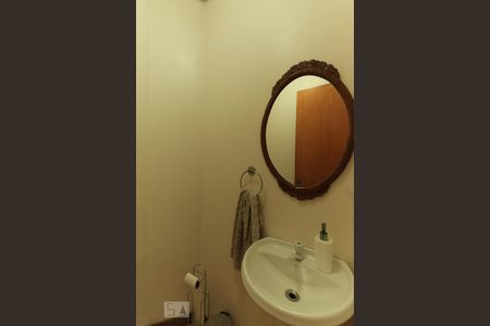 Casa à venda com 95m², 3 quartos e 1 vagaLavabo