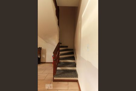 Casa à venda com 95m², 3 quartos e 1 vagaEscada