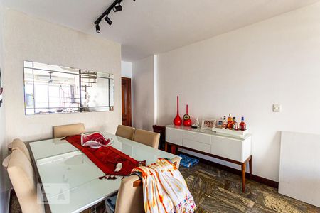 Sala de Apartamento com 2 quartos, 130m² Ingá