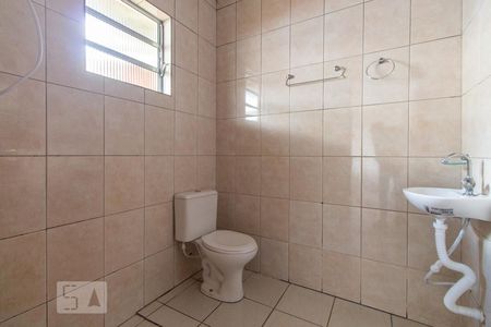 Banheiro de casa para alugar com 2 quartos, 60m² em Vila Lúcia, São Paulo