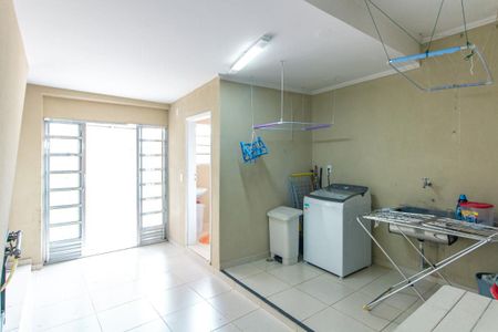 Casa para alugar com 300m², 3 quartos e 5 vagas Casa para alugar com 300m², 3 quartos e 5 vagasLavanderia