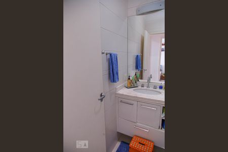 Casa de condomínio à venda com 220m², 4 quartos e 4 vagasBanheiro