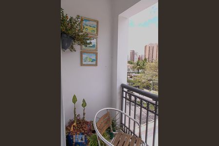 Casa de condomínio à venda com 220m², 4 quartos e 4 vagasSacada do Quarto 1