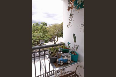 Casa de condomínio à venda com 220m², 4 quartos e 4 vagasSacada do Quarto 1