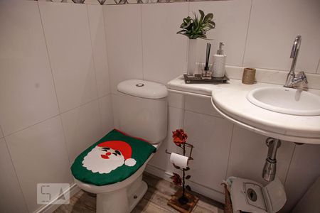 Casa de condomínio à venda com 220m², 4 quartos e 4 vagasLavabo