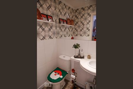 Casa de condomínio à venda com 220m², 4 quartos e 4 vagasLavabo