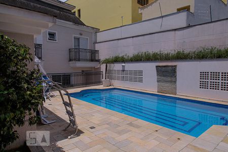Casa de condomínio à venda com 220m², 4 quartos e 4 vagasÁrea comum - Piscina