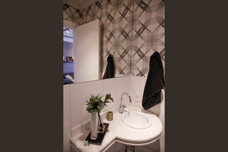 Casa de condomínio à venda com 220m², 4 quartos e 4 vagasLavabo