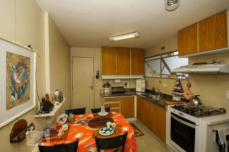 Apartamento à venda com 250m², 4 quartos e 2 vagasCozinha 