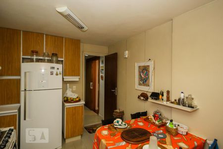 Apartamento à venda com 250m², 4 quartos e 2 vagasCozinha 