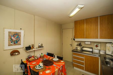 Apartamento à venda com 250m², 4 quartos e 2 vagasCozinha 