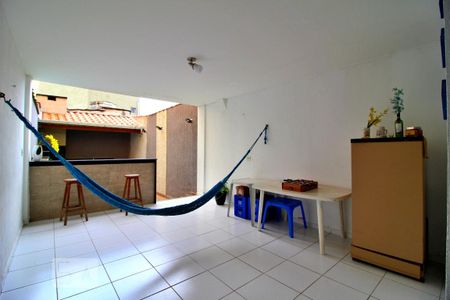 Quintal de casa à venda com 2 quartos, 230m² em Parque Oratorio, Santo André