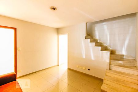 Sala de casa para alugar com 2 quartos, 130m² em Vila Cordeiro, São Paulo