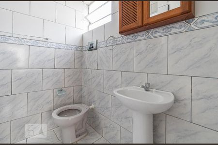 Banheiro de kitnet/studio para alugar com 1 quarto, 32m² em Protásio Alves, Porto Alegre