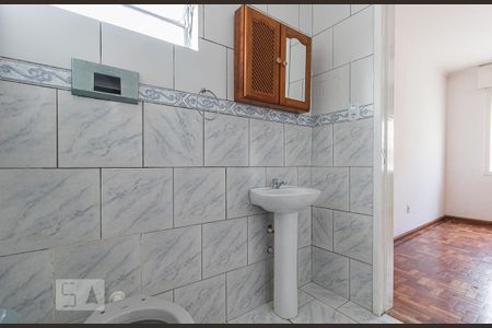 Banheiro de kitnet/studio para alugar com 1 quarto, 32m² em Protásio Alves, Porto Alegre