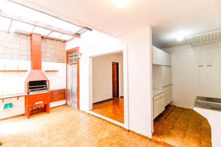 Casa à venda com 200m², 3 quartos e 2 vagas Casa à venda com 200m², 3 quartos e 2 vagasQuintal