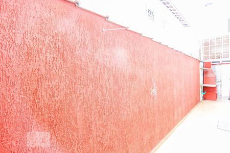 Casa à venda com 200m², 3 quartos e 2 vagas Casa à venda com 200m², 3 quartos e 2 vagasCorredor lateral