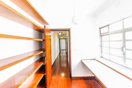 Casa à venda com 200m², 3 quartos e 2 vagas Casa à venda com 200m², 3 quartos e 2 vagasEscritório