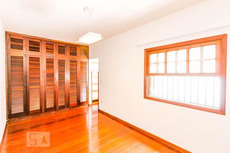 Casa à venda com 200m², 3 quartos e 2 vagas Casa à venda com 200m², 3 quartos e 2 vagasQuarto 2