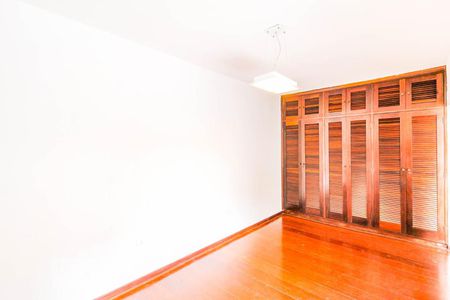 Casa à venda com 200m², 3 quartos e 2 vagas Casa à venda com 200m², 3 quartos e 2 vagasQuarto 2