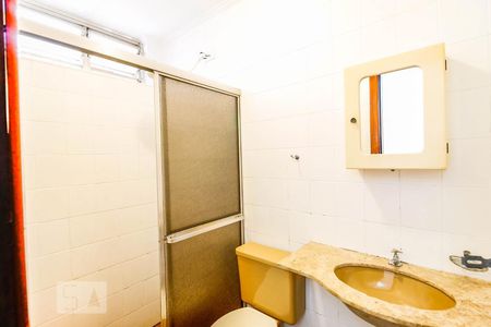 Casa à venda com 200m², 3 quartos e 2 vagas Casa à venda com 200m², 3 quartos e 2 vagasBanheiro de Serviço