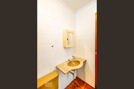 Casa à venda com 200m², 3 quartos e 2 vagas Casa à venda com 200m², 3 quartos e 2 vagasBanheiro de Serviço