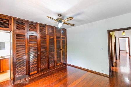 Casa à venda com 200m², 3 quartos e 2 vagas Casa à venda com 200m², 3 quartos e 2 vagasSuíte