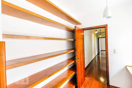 Casa à venda com 200m², 3 quartos e 2 vagas Casa à venda com 200m², 3 quartos e 2 vagasEscritório