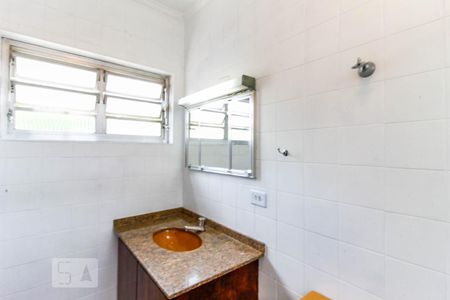 Casa à venda com 200m², 3 quartos e 2 vagas Casa à venda com 200m², 3 quartos e 2 vagasBanheiro Suíte