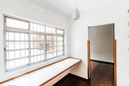 Casa à venda com 200m², 3 quartos e 2 vagas Casa à venda com 200m², 3 quartos e 2 vagasEscritório