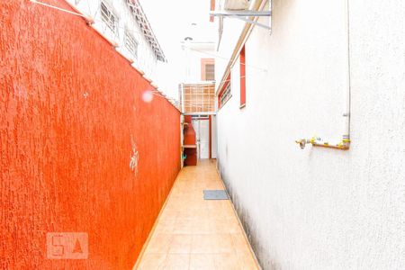 Casa à venda com 200m², 3 quartos e 2 vagas Casa à venda com 200m², 3 quartos e 2 vagasCorredor lateral