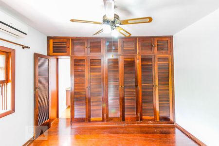 Casa à venda com 200m², 3 quartos e 2 vagas Casa à venda com 200m², 3 quartos e 2 vagasSuíte