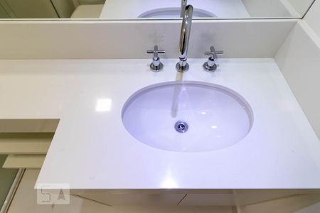 Apartamento para alugar com 56m², 2 quartos e 1 vagaBanheiro da suíte 1