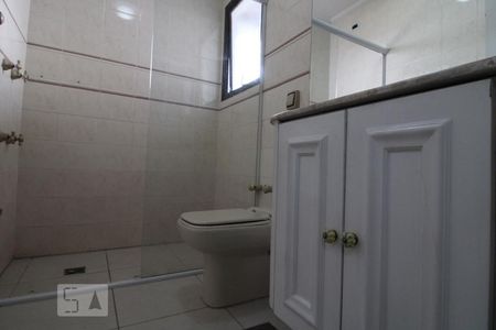 Apartamento à venda com 350m², 4 quartos e 5 vagasBanheiro da suíte 1 e 2