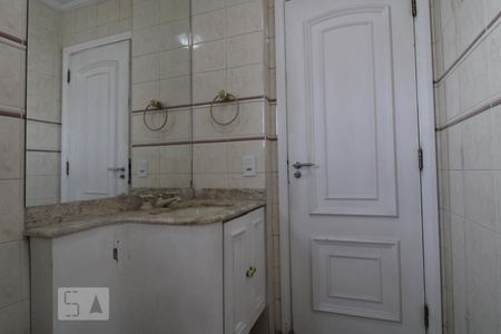 Apartamento à venda com 350m², 4 quartos e 5 vagasBanheiro da suíte 1 e 2