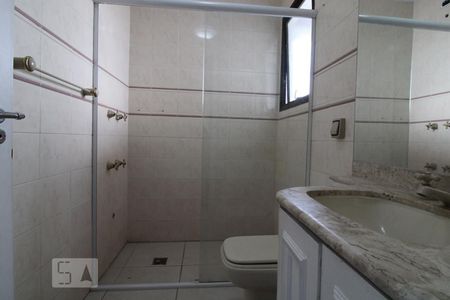 Apartamento à venda com 350m², 4 quartos e 5 vagasBanheiro da suíte 1 e 2